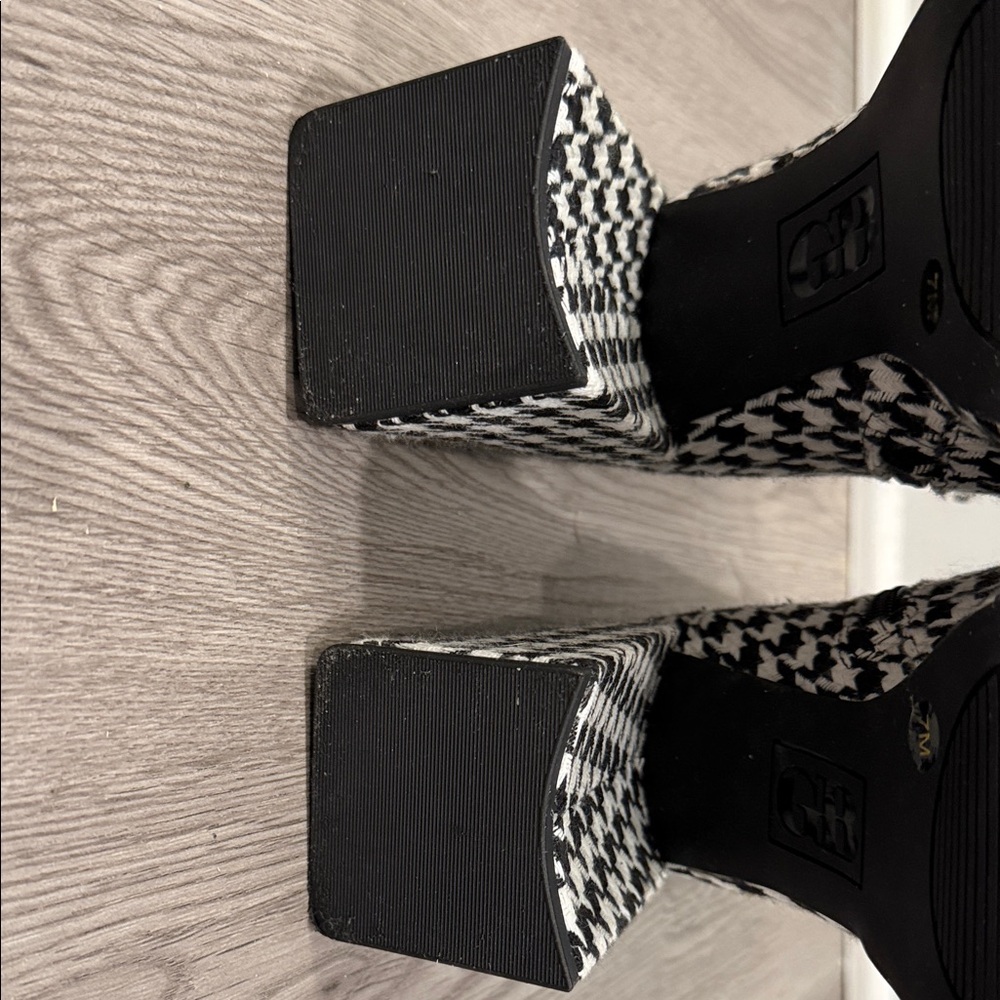 Gianni Bini So-Retro platform block heel bootie in houndstooth print - Picture 9 of 13